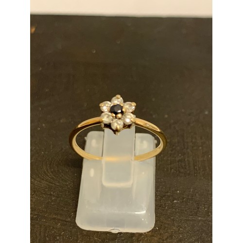 307b - 9ct gold ring with black and white diamond cluster.