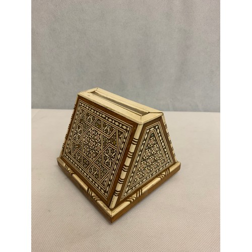 429 - Vintage cigarette holder inlaid with mother of pearl.