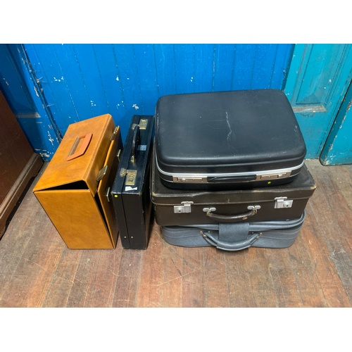 455 - Selection of vintage suitcases.