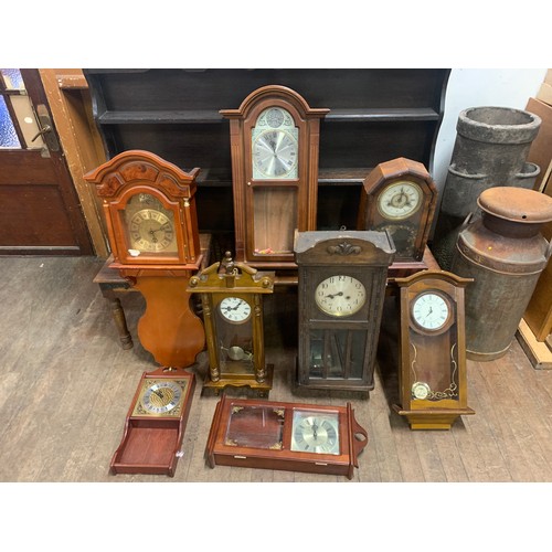 465 - Qty of vintage clocks (as found)