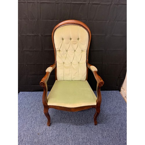 450a - Vintage bed room chair.