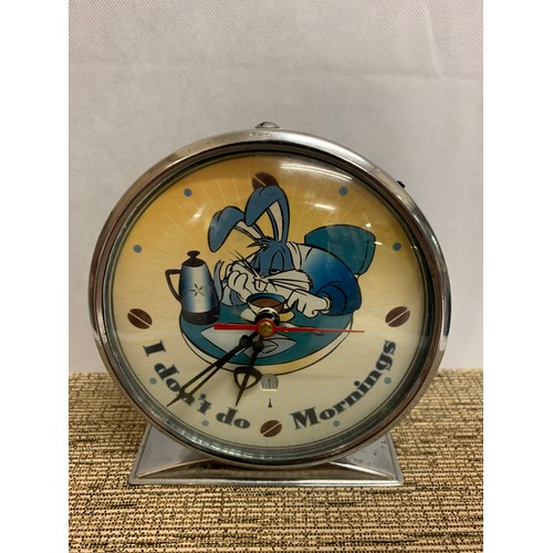 105 - Vintage radio and Bugs Bunny alarm clock.