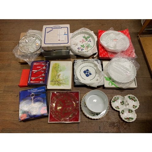 195 - Selection of dinner ware to include cutlery and Worcester ceramic pie dishes etc.