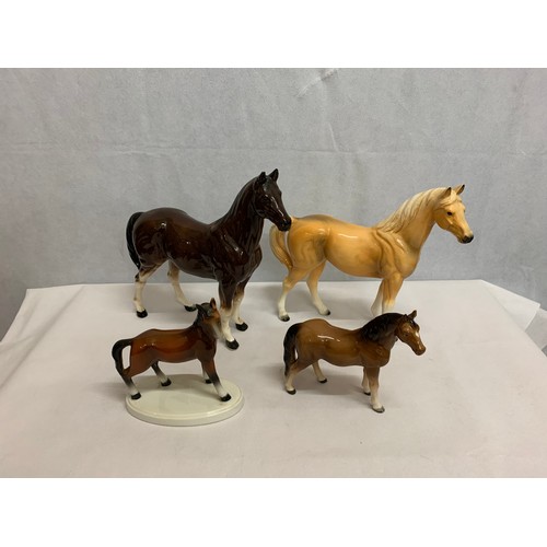 237 - 4 Vintage horse figures, possibly beswick? Two  large horses stand 26cm and 27cm tall.