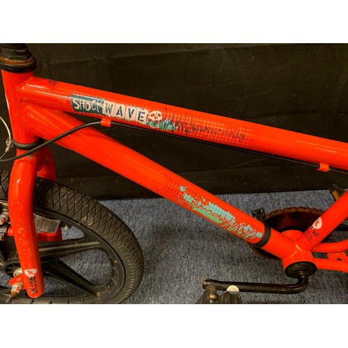 383 - shockwave bmx bike