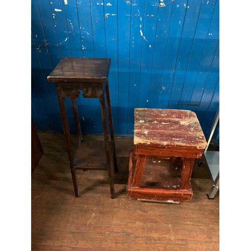 364 - 2 vintage stools