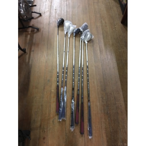 401 - Set of new golf clubs.