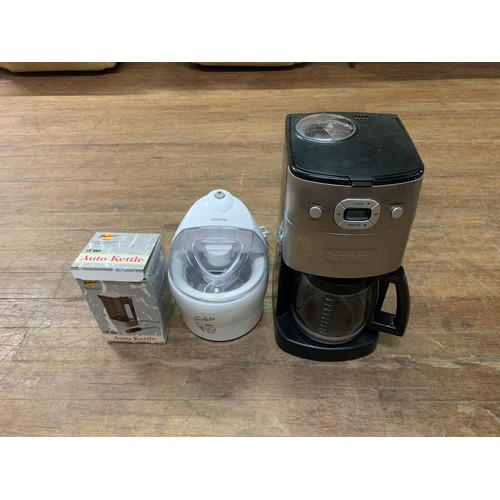 465 - Coffee maker, icecream maker and travel kettle.