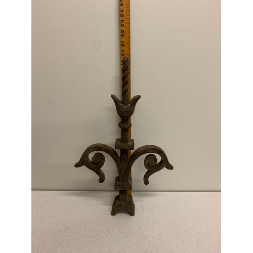 575 - Cast iron finial.