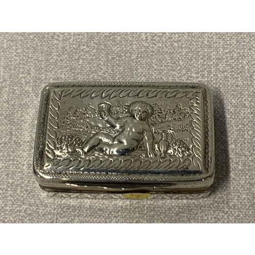 185a - Victorian silver snuff box with gilded interior.