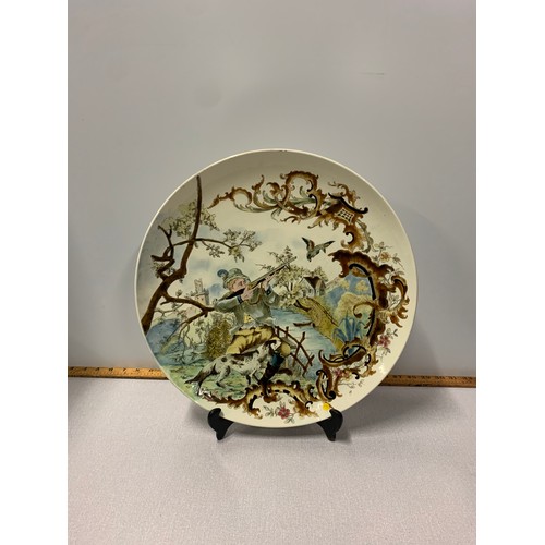 542 - Large German charger plate depicting hunting scene.