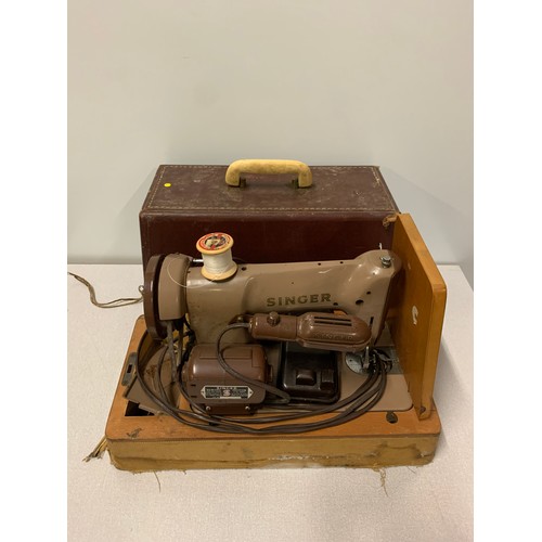 176 - Vintage Singer sewing machine.