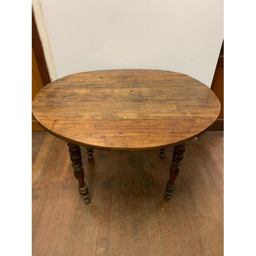 187 - 19th century drop end lounge table on turned legs.