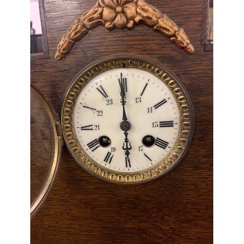 265 - Vintage, Art Deco mantle clock with enamel face.