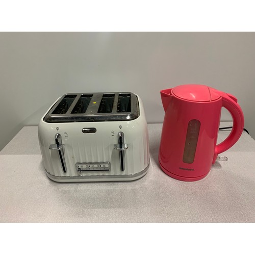 624 - 4 slice toaster and kettle.