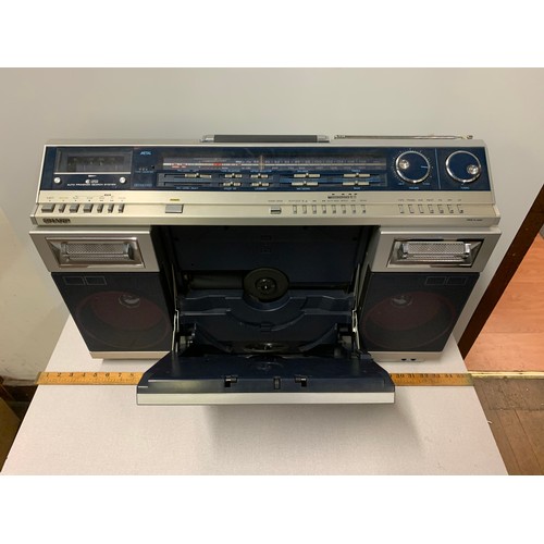 8 - Vintage Sharp VZ-2000E Stereo, Ghettoblaster. (lights -up then goes off)