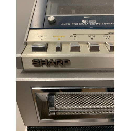 8 - Vintage Sharp VZ-2000E Stereo, Ghettoblaster. (lights -up then goes off)