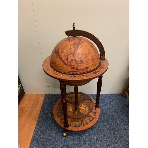 61 - Vintage globe drinks cabinet.
90cm h x 47cm w