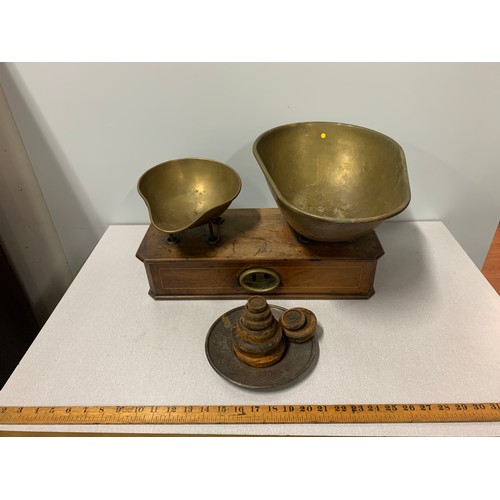 83 - Set of vintage brass Avery weights and scales.