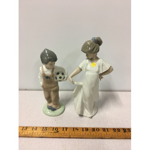 112 - 2 x  Nao figures - little boy & little girl.