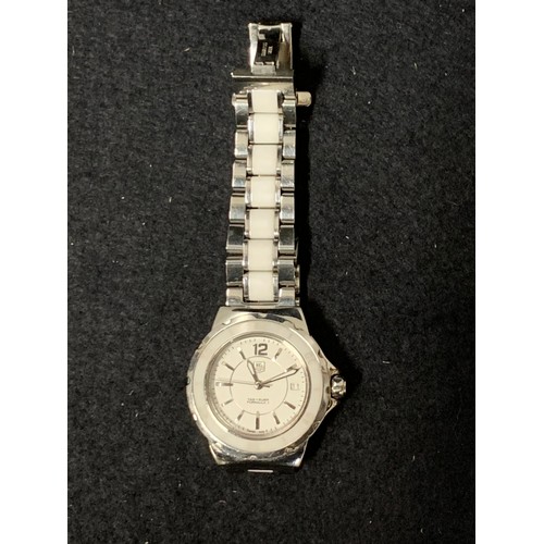 255 - Ladies wrist watch.