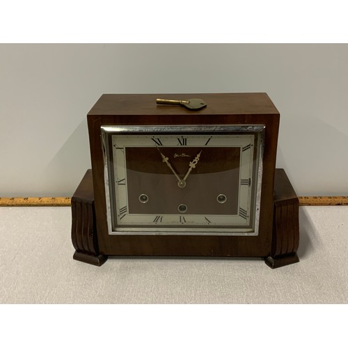 613 - Vintage art Deco mantle clock