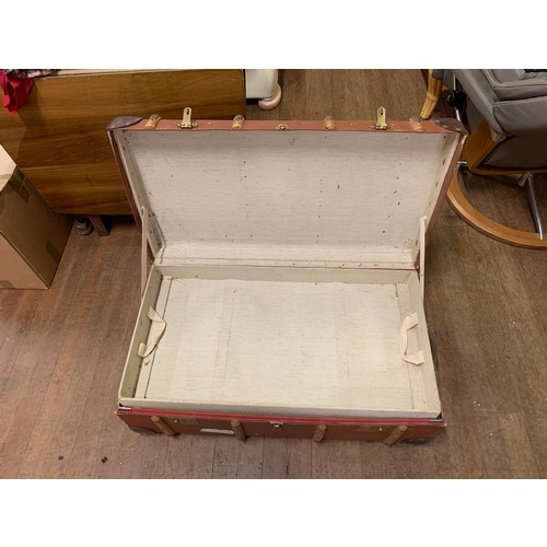 86 - Large vintage travel trunk.
92cm x 55cm