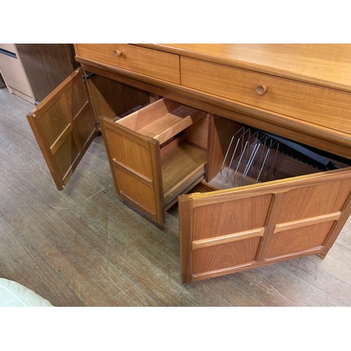 89 - Mid Century Nathan sideboard with pull out storage.
129 cm l x 45cm d x 65cm h