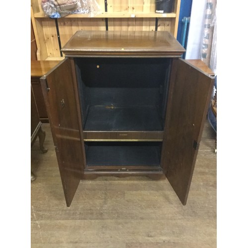 132 - Vintage Dynatron record cabinet. H 100cm x W67cm x L 49cm.