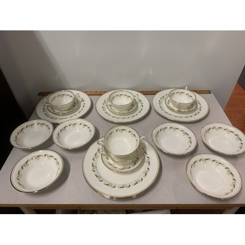 390 - 21 Piece Hanleigh bone china dinner set.