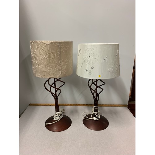 402 - Pair of modern table lamps.
Both 46cm tall (without shade)