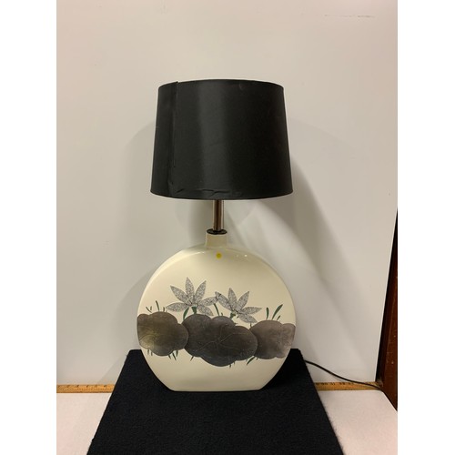 498 - Large modern table lamp.
63cm Tall inc shade