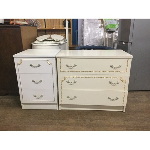 569 - 2 x vintage 3 drawer chests.