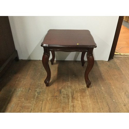 582 - Small mahogany table.