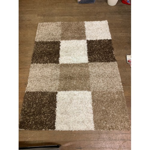 623 - large modern rug