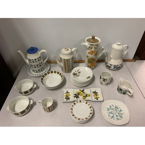 648 - Selection of vintage midwinter  tea ware to include 4 teapots.