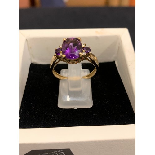 315c - 9ct gold and amethyst dress ring.