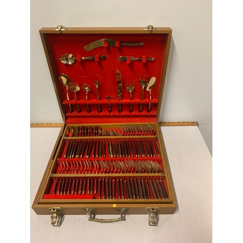 171 - Approx. 146 piece cutlery set in fitted case.