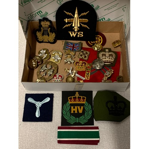 196 - Collection of various military badges, patches and buttons.