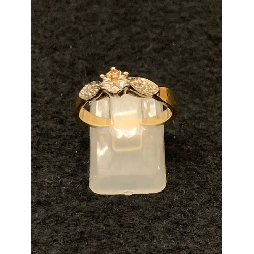 115 I - 9ct gold and diamond ring.
2.6g