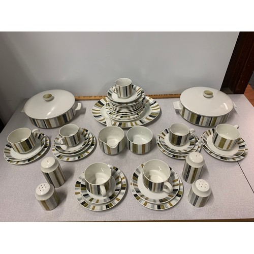 728 - 45 piece Midwinter dinner set.