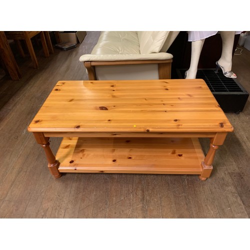 30 - Solid pine two tier coffee table. 100cm x 52cm x 45cm.