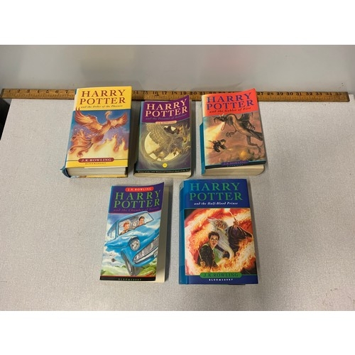 46 - 5 x Volumes of Harry Potter books - Chamber of Secrets, Prisoner of Askaban, Goblet of fire and Orde... 