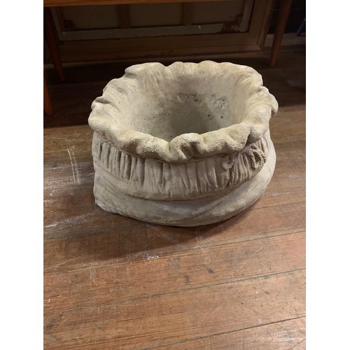 189 - Stone garden sack planter. w38cm x h23cm