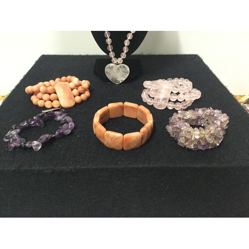 149 - Selection of semi precious stone jewellery to include rose quartz and peach aventurine etc.