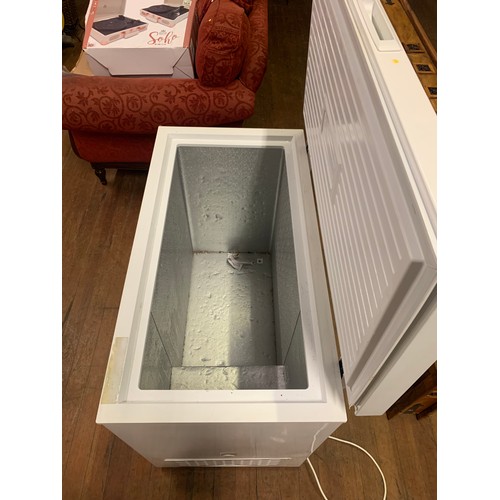 250 - Large Bush chest freezer. 98cm x 82cm x 51cm.