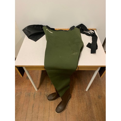 301 - pair of good quality diawa waders
large