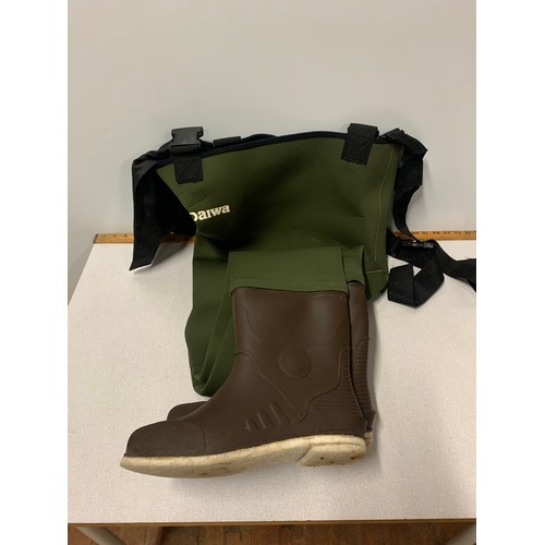 301 - pair of good quality diawa waders
large