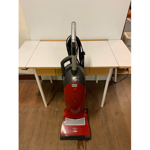 309 - Miele vacuum cleaner.