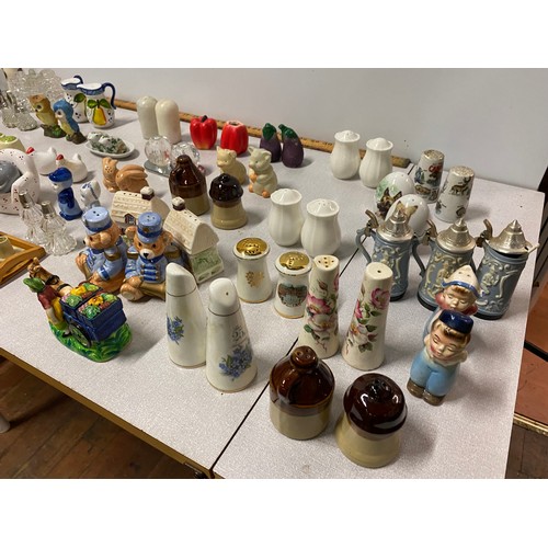 281 - Large collection of salt and pepper sets.